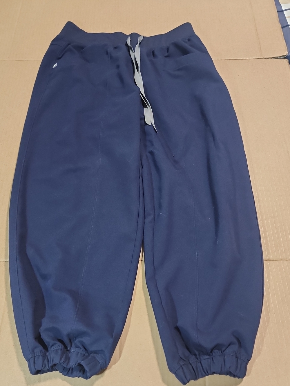 FIGS Balloon Leg Cropped Scrub Pants